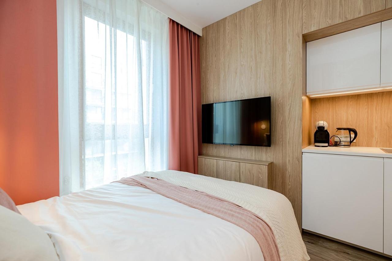 Studio Wola Apartament Kasprzaka - Wifi + Smart Tv Varsó Kültér fotó