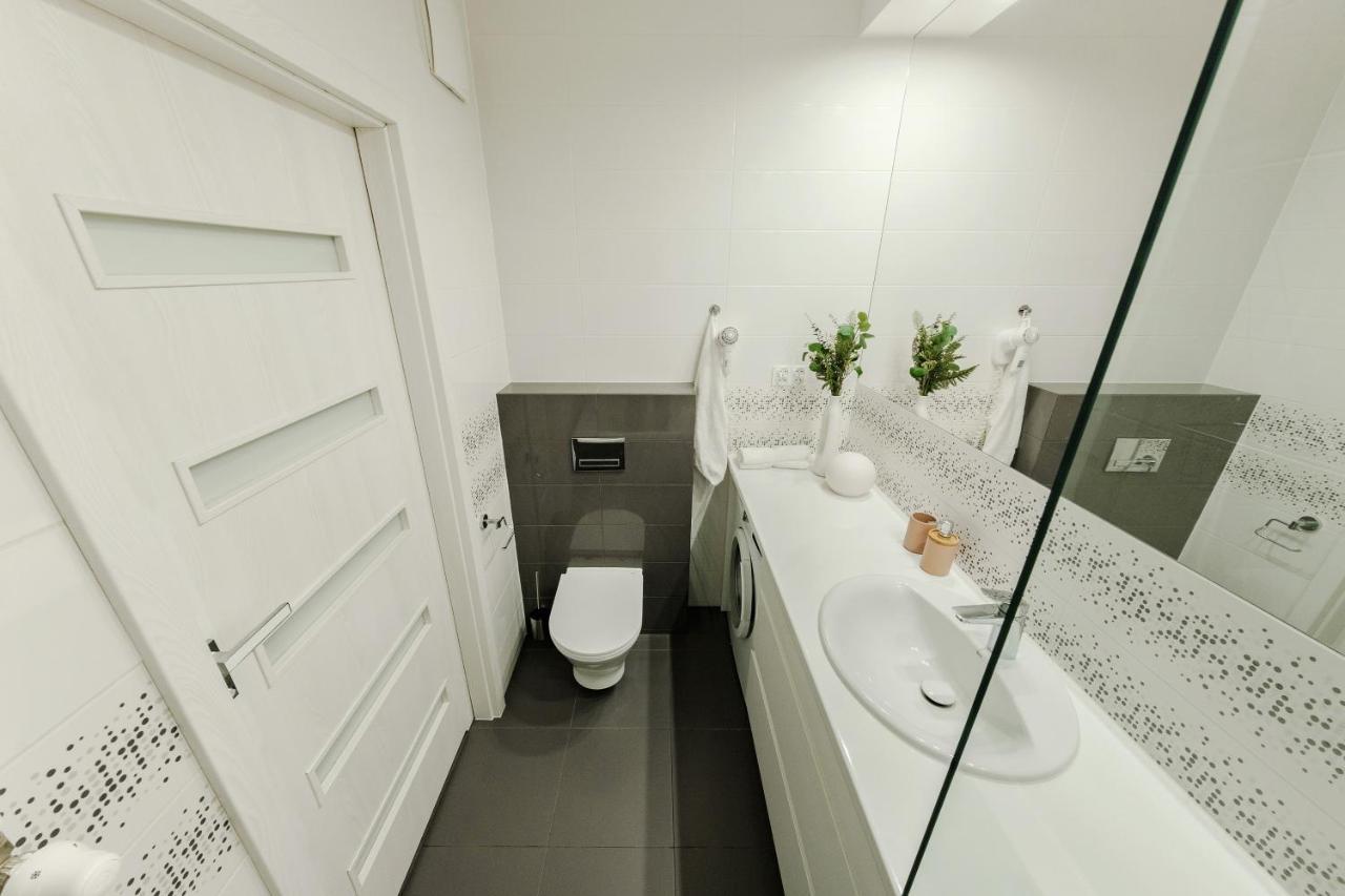 Studio Wola Apartament Kasprzaka - Wifi + Smart Tv Varsó Kültér fotó