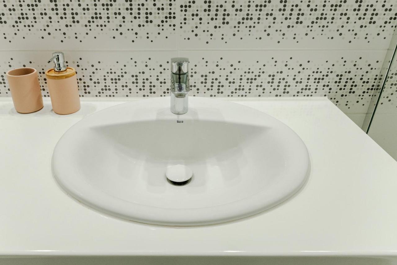 Studio Wola Apartament Kasprzaka - Wifi + Smart Tv Varsó Kültér fotó