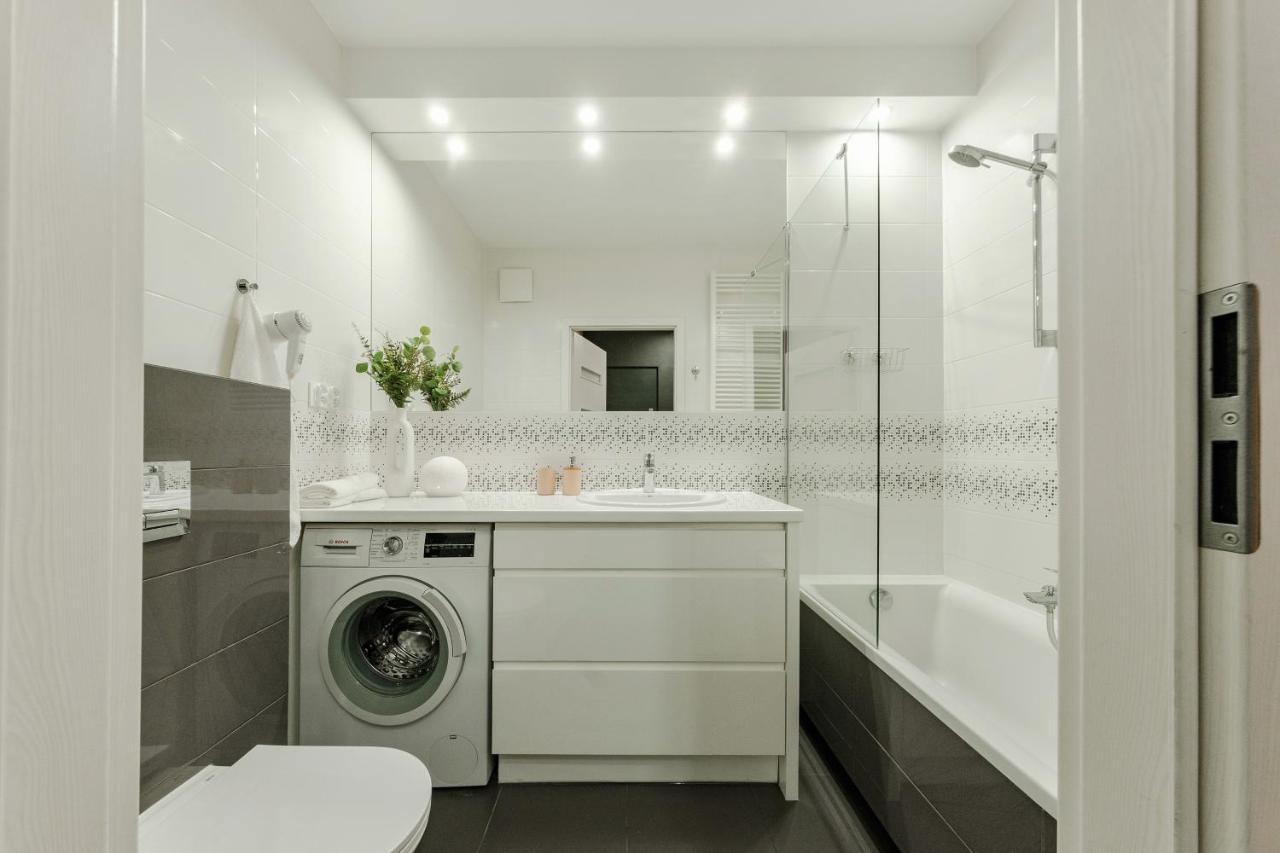 Studio Wola Apartament Kasprzaka - Wifi + Smart Tv Varsó Kültér fotó